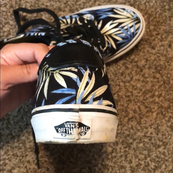Women’s Vans US size - Picture 3 of 4